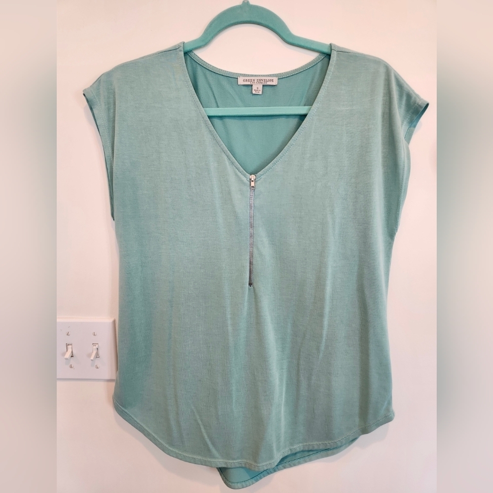 Green Envelope Light Green V-Neck Top with Zipper Small
